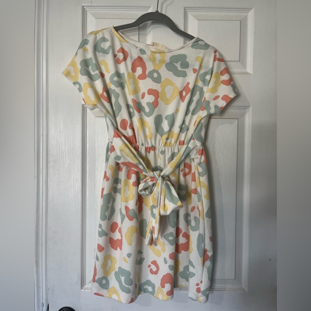 Boutique leopard tie waist boat neck dress